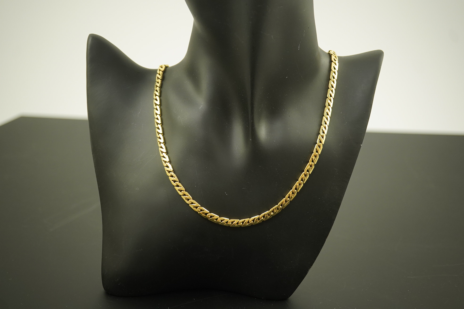 A modern 18ct gold shaped link chain